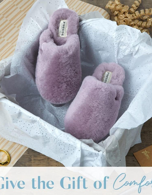 Load image into Gallery viewer, Women&#39;S Shelly Beach Shearling Scuff Slipper
