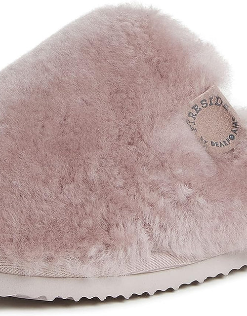 Load image into Gallery viewer, Women&#39;S Shelly Beach Shearling Scuff Slipper
