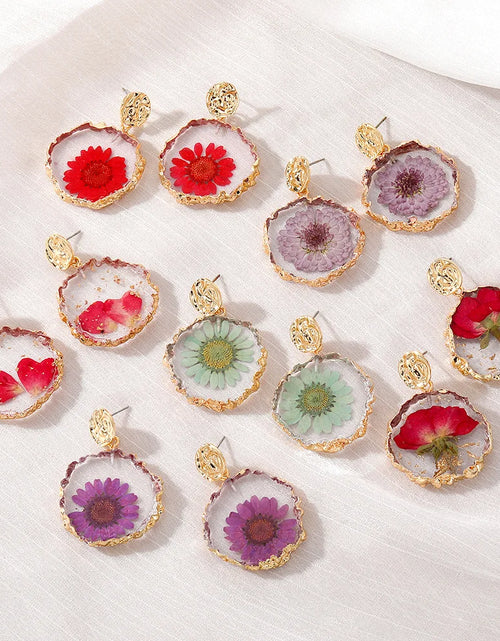 Load image into Gallery viewer, Handmaking Epoxy Resin Earrings With Flower Inside Unique Pressed Flower Earring Elegant Irregular Round Earrings Wholesale 2024
