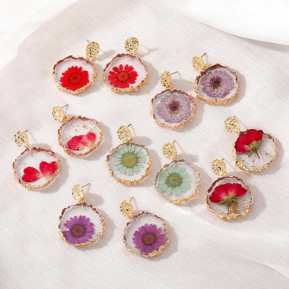 Handmaking Epoxy Resin Earrings With Flower Inside Unique Pressed Flower Earring Elegant Irregular Round Earrings Wholesale 2024