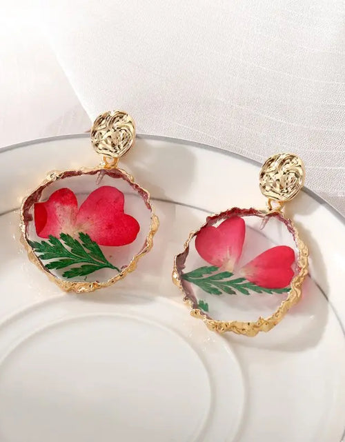 Load image into Gallery viewer, Handmaking Epoxy Resin Earrings With Flower Inside Unique Pressed Flower Earring Elegant Irregular Round Earrings Wholesale 2024
