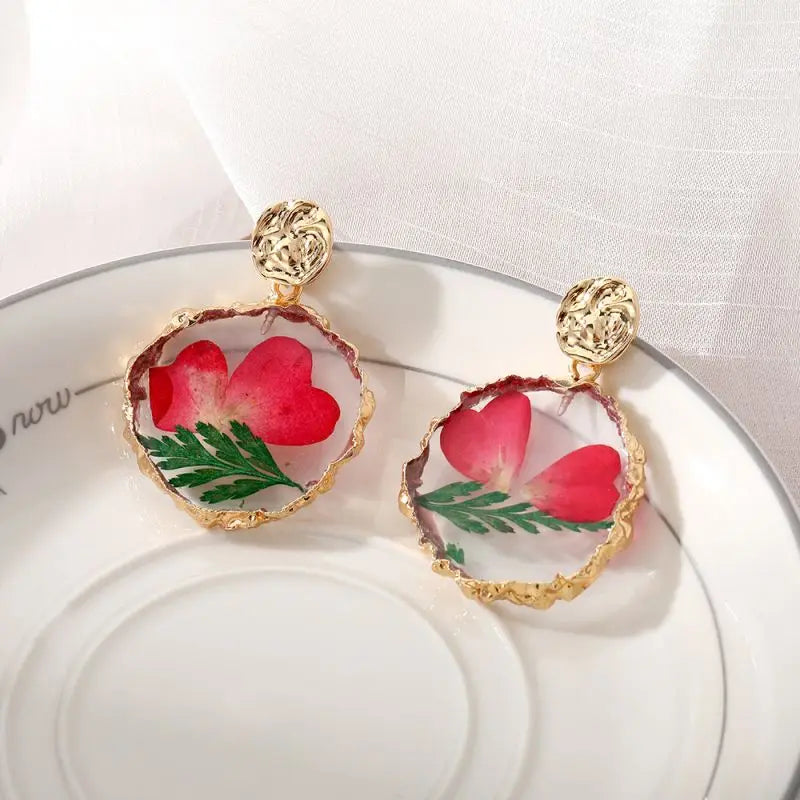 Handmaking Epoxy Resin Earrings With Flower Inside Unique Pressed Flower Earring Elegant Irregular Round Earrings Wholesale 2024