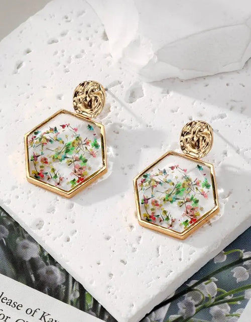 Load image into Gallery viewer, Colorful Dried Flower Earring Unique Epoxy Resin Pressed Flower Earring Women Natural Floral Geometric Boho Earring Wholesale
