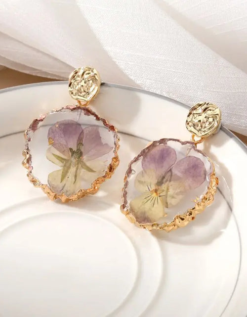 Load image into Gallery viewer, Handmaking Epoxy Resin Earrings With Flower Inside Unique Pressed Flower Earring Elegant Irregular Round Earrings Wholesale 2024
