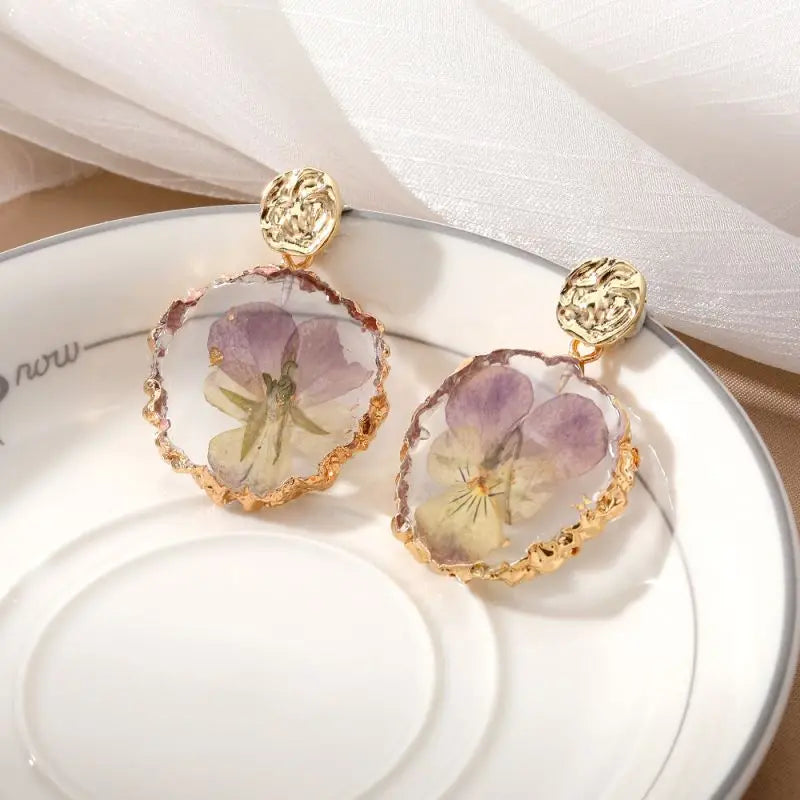 Handmaking Epoxy Resin Earrings With Flower Inside Unique Pressed Flower Earring Elegant Irregular Round Earrings Wholesale 2024