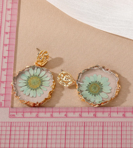 Handmaking Epoxy Resin Earrings With Flower Inside Unique Pressed Flower Earring Elegant Irregular Round Earrings Wholesale 2024