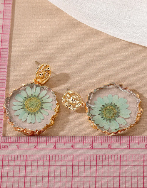 Load image into Gallery viewer, Handmaking Epoxy Resin Earrings With Flower Inside Unique Pressed Flower Earring Elegant Irregular Round Earrings Wholesale 2024
