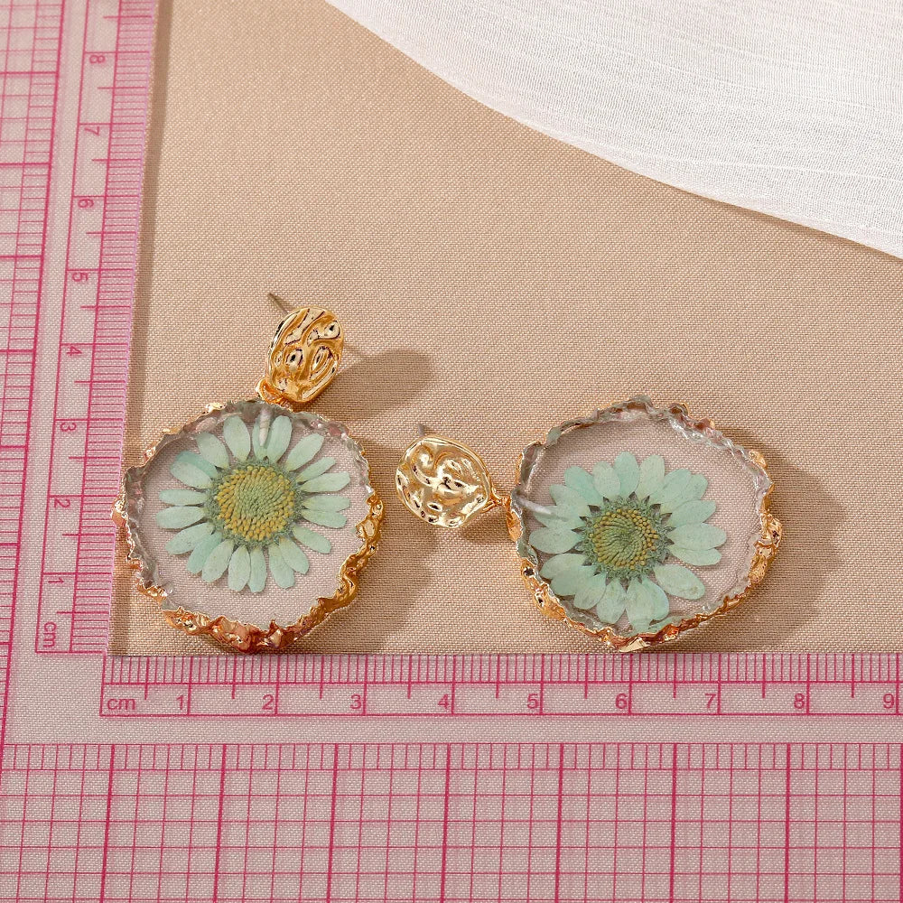 Handmaking Epoxy Resin Earrings With Flower Inside Unique Pressed Flower Earring Elegant Irregular Round Earrings Wholesale 2024