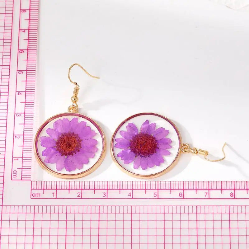 Handmaking Epoxy Resin Earrings With Flower Inside Unique Pressed Flower Earring Elegant Irregular Round Earrings Wholesale 2024