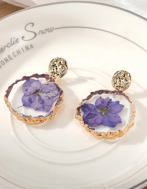 Load image into Gallery viewer, Handmaking Epoxy Resin Earrings With Flower Inside Unique Pressed Flower Earring Elegant Irregular Round Earrings Wholesale 2024
