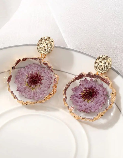 Load image into Gallery viewer, Handmaking Epoxy Resin Earrings With Flower Inside Unique Pressed Flower Earring Elegant Irregular Round Earrings Wholesale 2024
