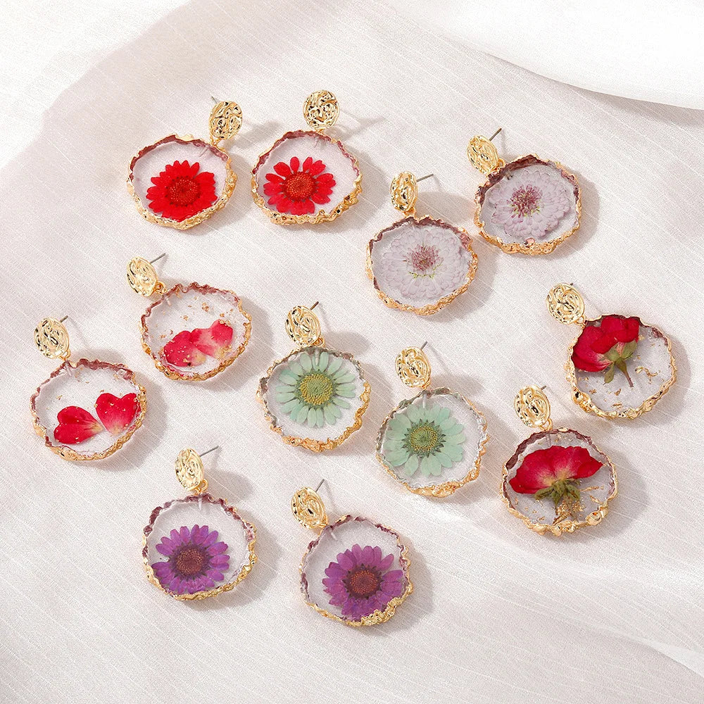 Handmaking Epoxy Resin Earrings With Flower Inside Unique Pressed Flower Earring Elegant Irregular Round Earrings Wholesale 2024