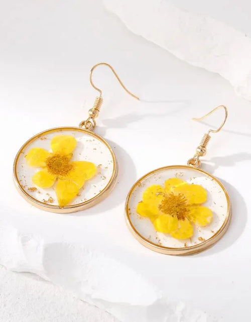 Load image into Gallery viewer, Handmaking Epoxy Resin Earrings With Flower Inside Unique Pressed Flower Earring Elegant Irregular Round Earrings Wholesale 2024
