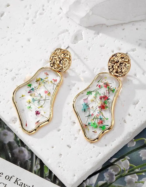 Load image into Gallery viewer, Colorful Dried Flower Earring Unique Epoxy Resin Pressed Flower Earring Women Natural Floral Geometric Boho Earring Wholesale
